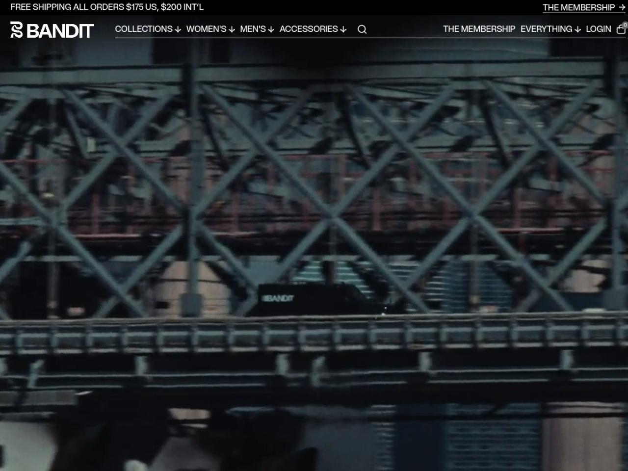 Bandit Running 웹사이트 데스크톱 화면 스크린샷 — 다크 모드, 플레이풀 스타일