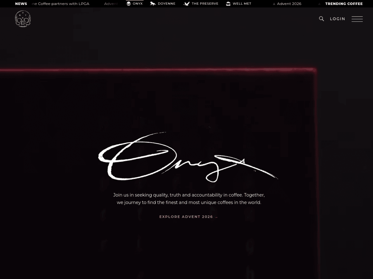 Onyx Coffee Lab 웹사이트 데스크톱 화면 스크린샷 — 다크 모드, 3D 스타일