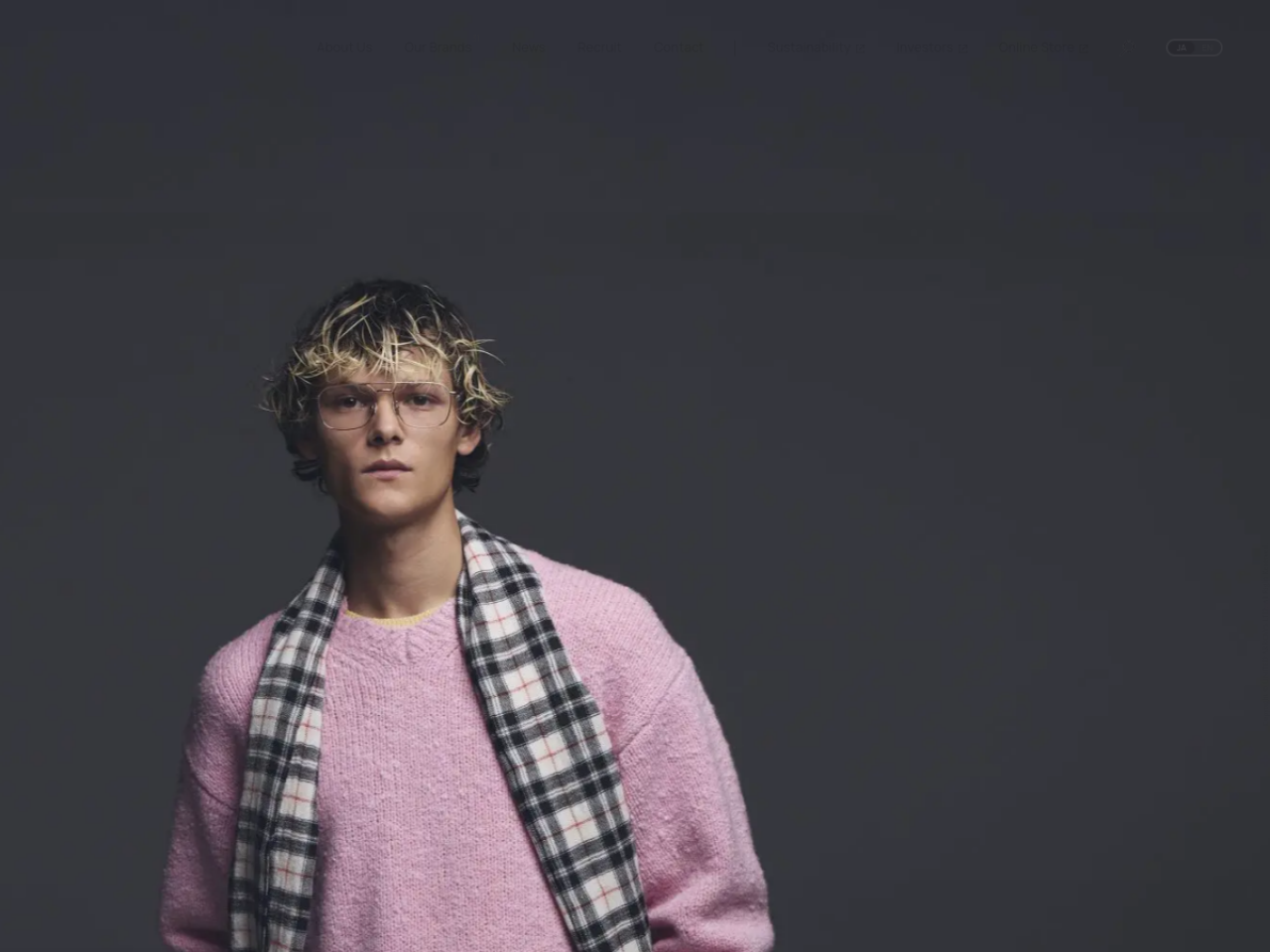 United Arrows 웹사이트 데스크톱 화면 스크린샷 — 미니멀, 기업형 스타일